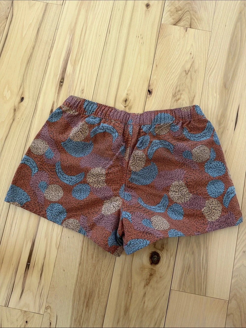 Patagonia Women's Small Solar Swirl / Redtail Rust Barley Baggie Shorts